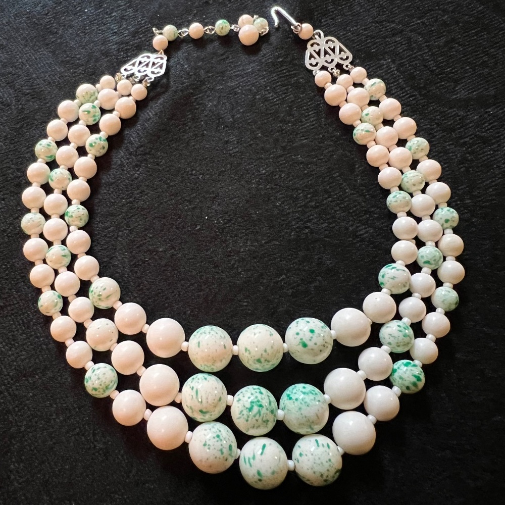 Vintage (3) Strand Green & White Lucite Beaded Necklace 14”